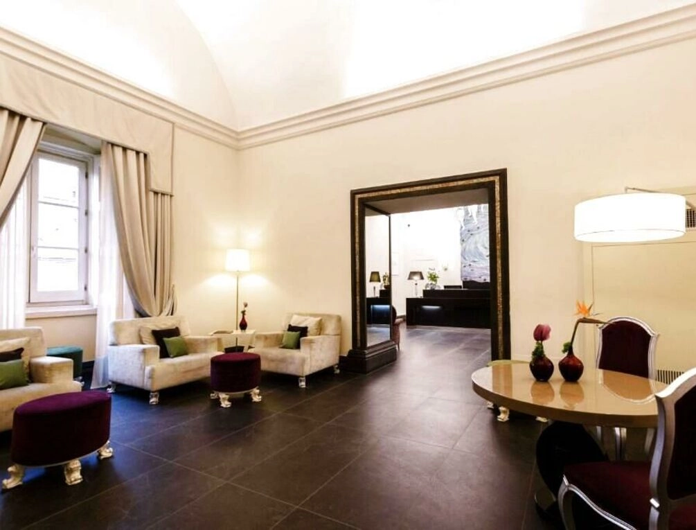 Afbeelding gerelateerd aan Palazzo Caracciolo Naples