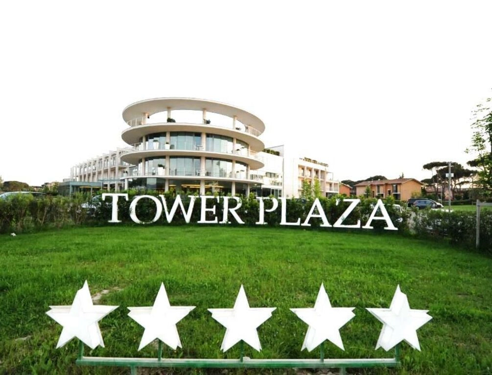 Afbeelding gerelateerd aan Pisa Tower Plaza