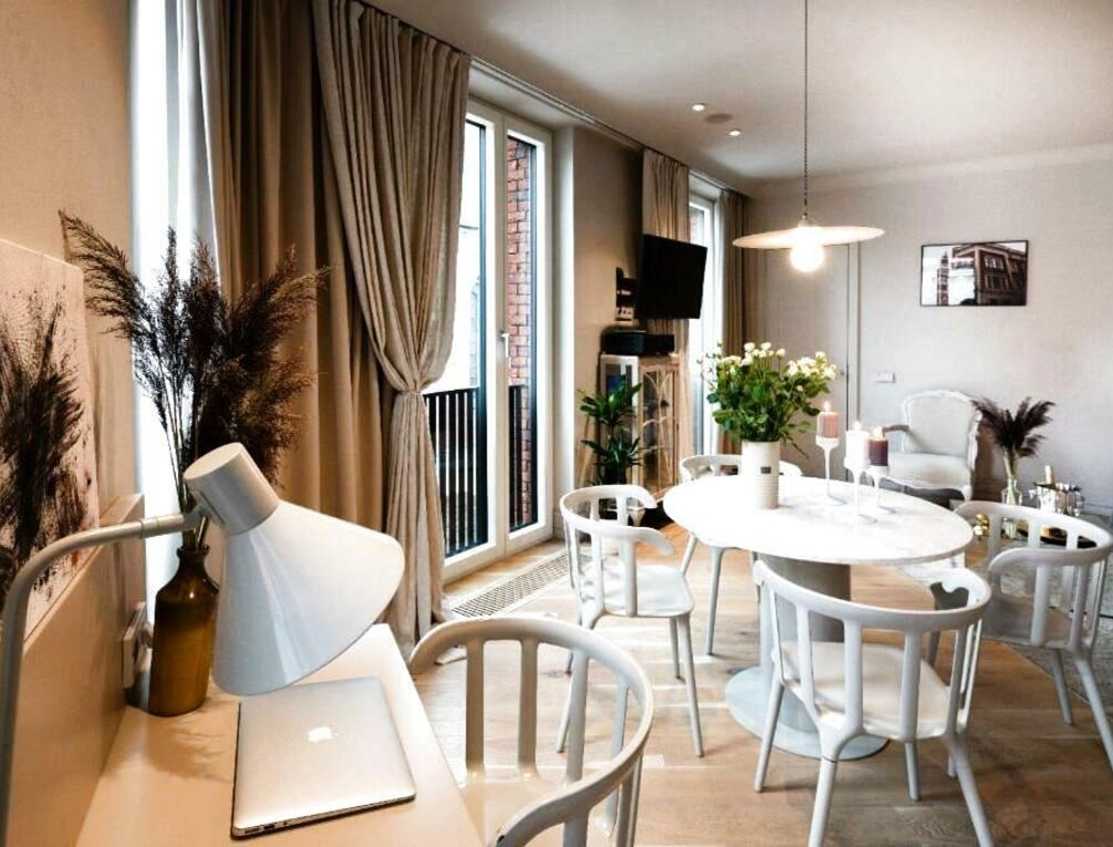 Afbeelding gerelateerd aan Redstone Apartments