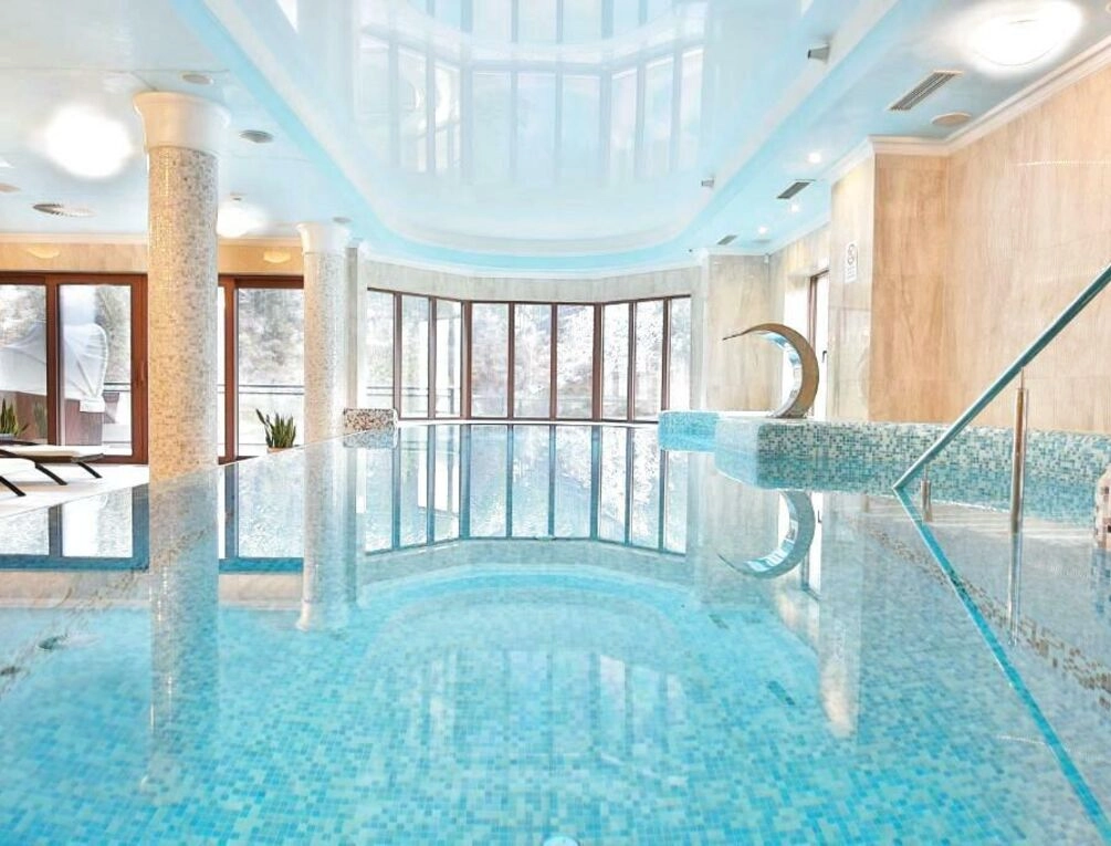 Afbeelding gerelateerd aan Retro Riverside Wellness Resort