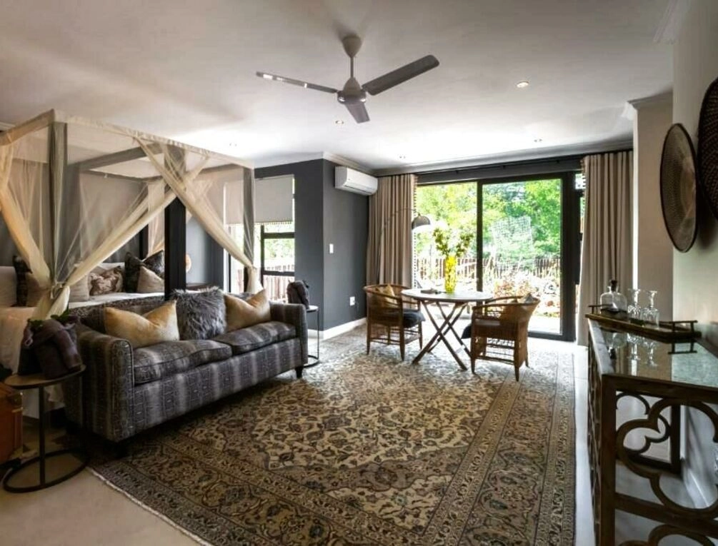 Afbeelding gerelateerd aan Safari Moon Luxury Bush Lodge