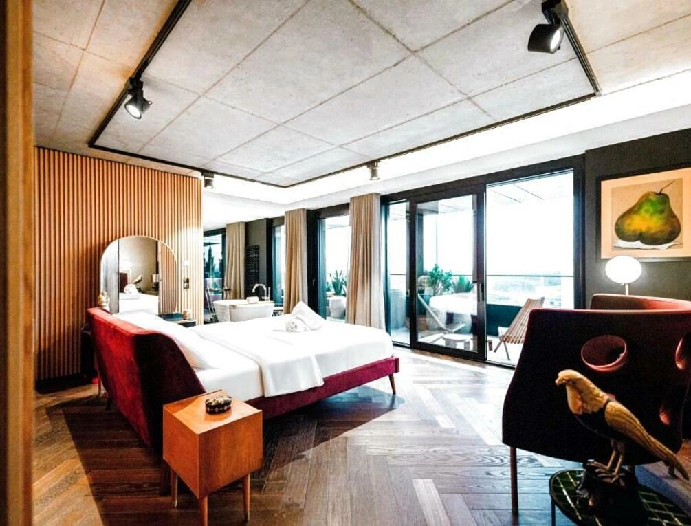 Afbeelding gerelateerd aan SKY21 LUX Stay with Pool, Gym, Spa & City Views