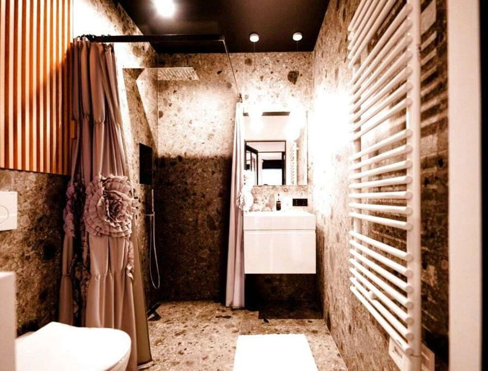 Afbeelding gerelateerd aan SKY21 LUX Stay with Pool, Gym, Spa & City Views