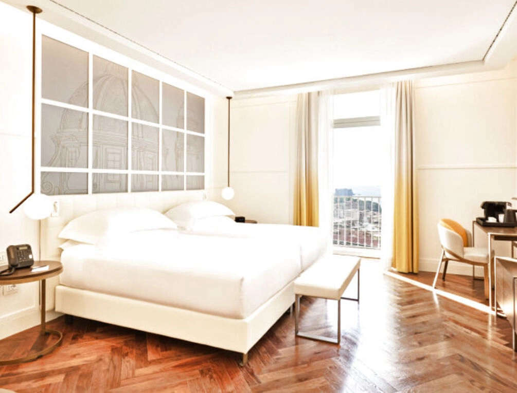 Afbeelding gerelateerd aan The Britannique Hotel Naples, Curio Collection By Hilton