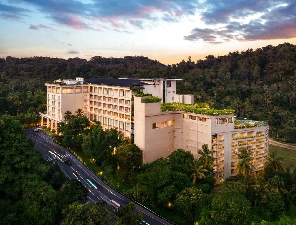 Afbeelding gerelateerd aan The Golden Crown Hotel