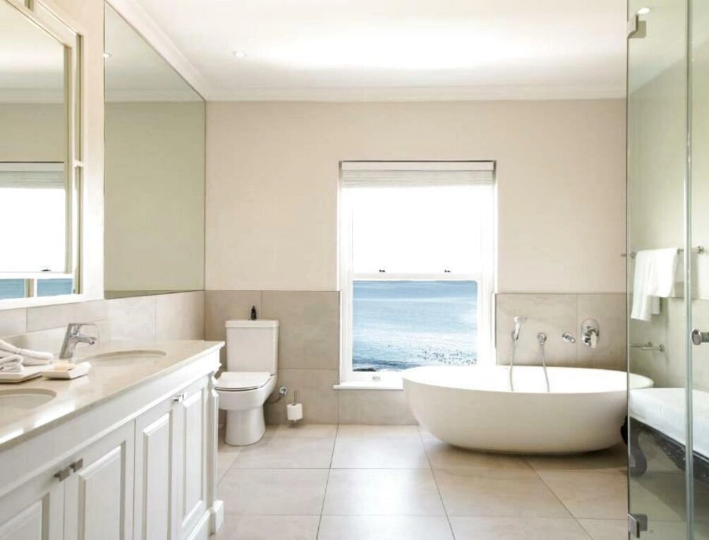 Afbeelding gerelateerd aan The Marine Hermanus