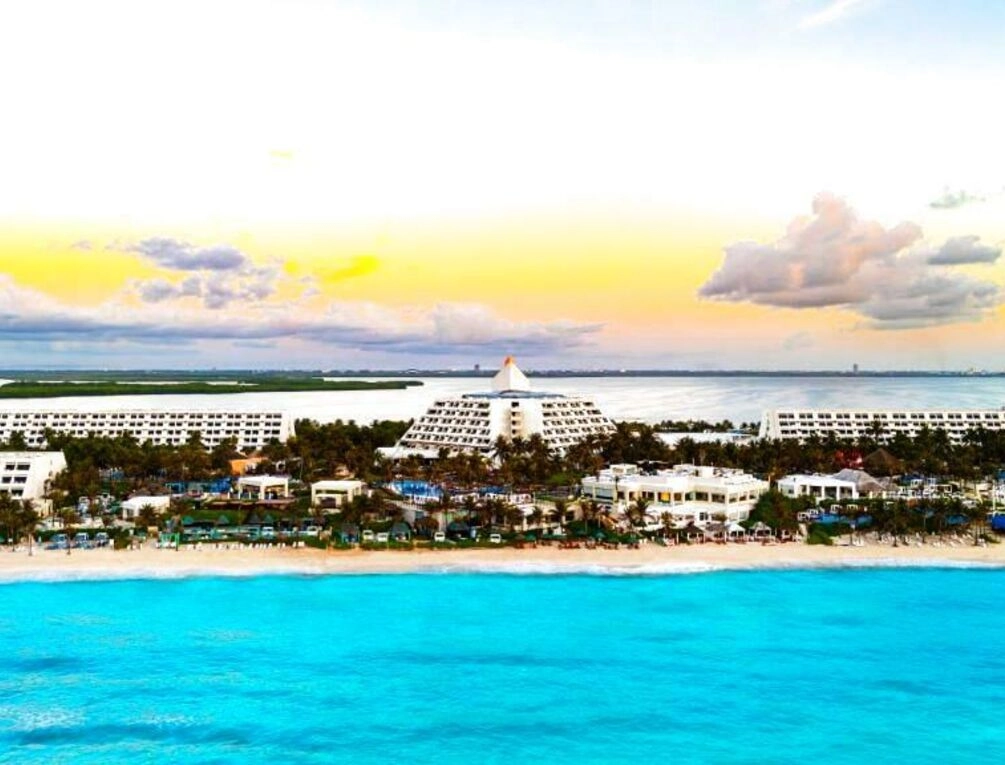 Afbeelding gerelateerd aan The Pyramid Cancun by Oasis - All Inclusive