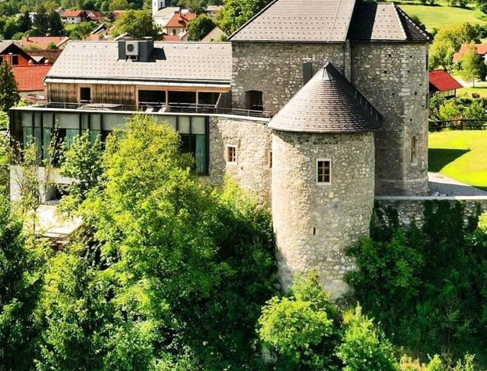 Afbeelding gerelateerd aan Vinica Castle