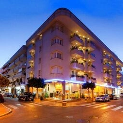 Aparthotel Duquesa Playa in Santa Eulària des Riu