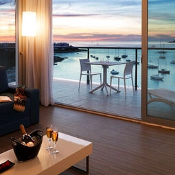 Hotel AxelBeach Ibiza Suites Apartments Spa and Beach Club - Adults Only in Cala de Bou
