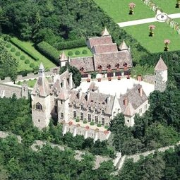 Hotel Château de Peufeilhoux in Vallon-en-Sully