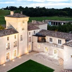 Château Lafaurie-Peyraguey Hôtel & Restaurant LALIQUE in Bommes