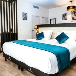 Hotel Cottages de France CDG in Saint-Mard