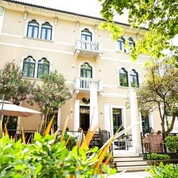 DeGrassi Boutique Garni Hotel Izola in Izola / Isola