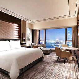 Four Seasons Hotel Hong Kong in Central