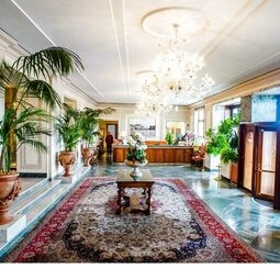 Grand Hotel Vesuvio in Naples