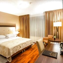 Hotel Degenija in Selište Drežničko