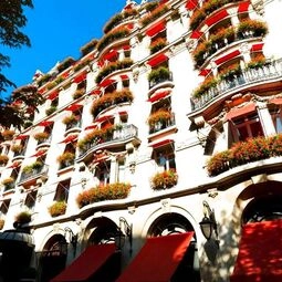 Hôtel Plaza Athénée - Dorchester Collection in Paris