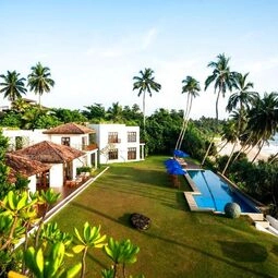 Hotel Kumu Beach in Randombe
