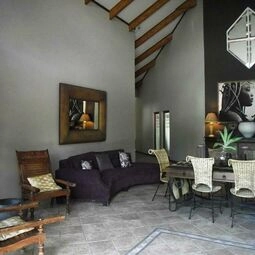 Hotel Out of Africa Town Lodge in Otjiwarongo