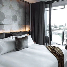 Hotel SKYE Suites Green Square in Sydney
