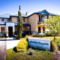Hotel The Beach House At Bayside in Albany