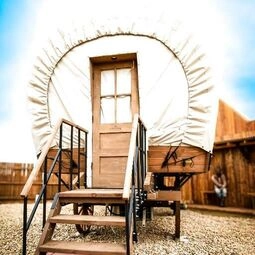 Hotel The Big Texan - Cabins and Wagons in Amarillo