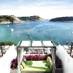 Hotel The Nai Harn in ตำบล ราไวย์