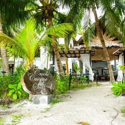 Hotel Village du Pecheur in Baie Saint Anne District